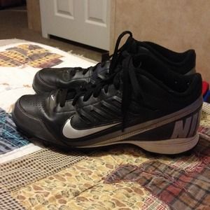 ⛔️REDUCED⛔️Men's Cleats