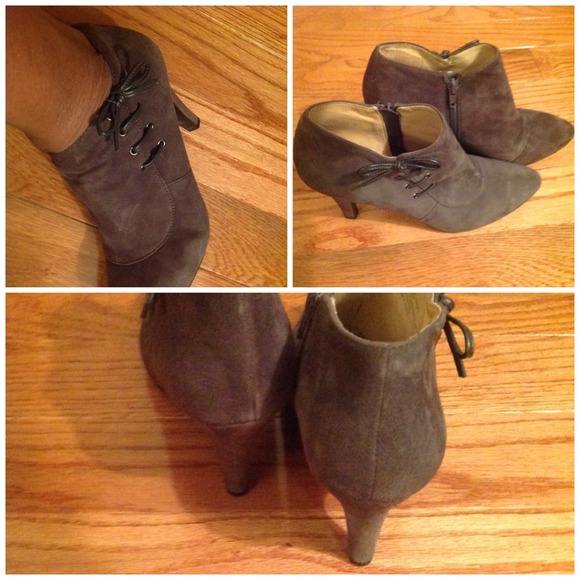 naturalizer Boots - Grey leather Naturalizer short ankle boots size 10