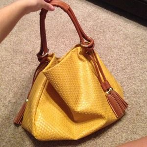 Mustard yellow purse.💛