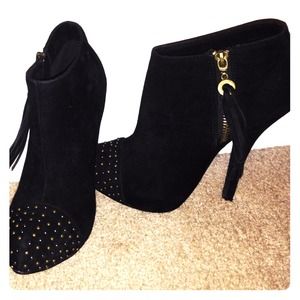 ShoeDazzle black booties just REDUCED❗️❗️