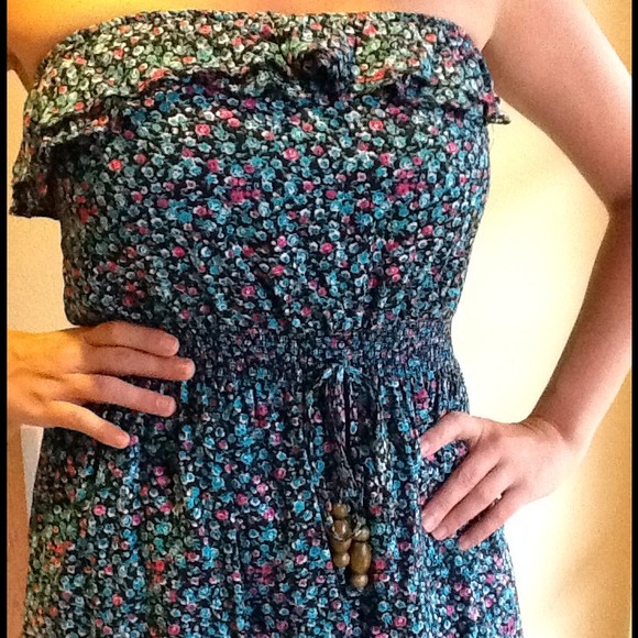 🚫SOLD in bundle🚫F21 Floral strapless dress - Picture 2 of 4