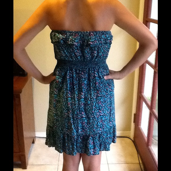 🚫SOLD in bundle🚫F21 Floral strapless dress - Picture 3 of 4