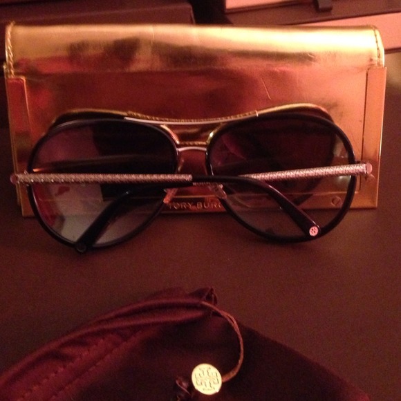 ๐Host Pick 1/13/14 ๐ Tory Burch Sunglasses - Picture 2 of 3
