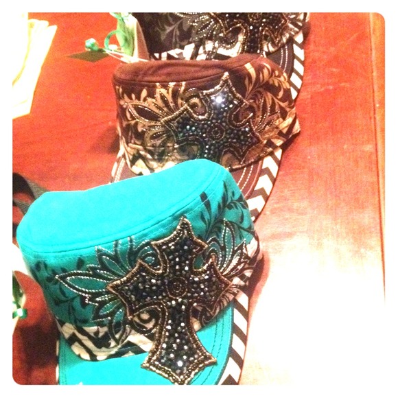 Chevron bling cross hat