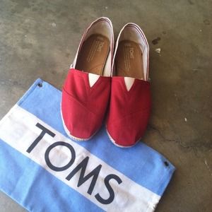 Red canvas toms