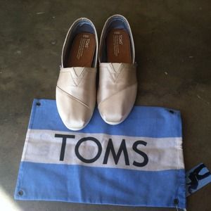 Toms ivory grosgrain classic.