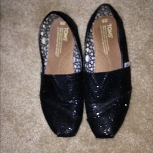 Black glittery toms