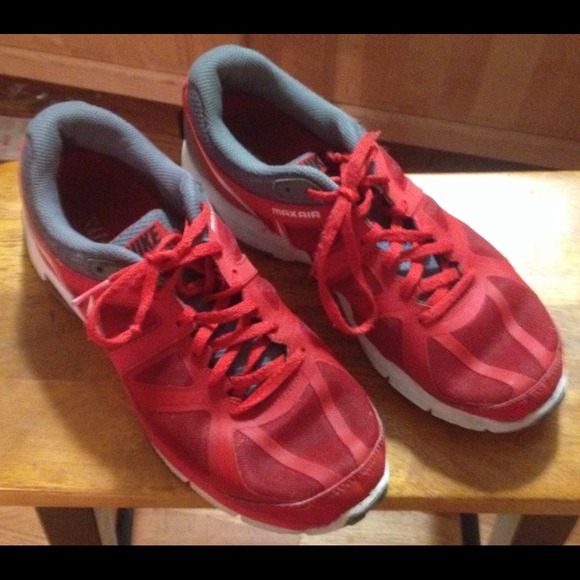 Nike Air Max Men's Running Shoes Size 9.5