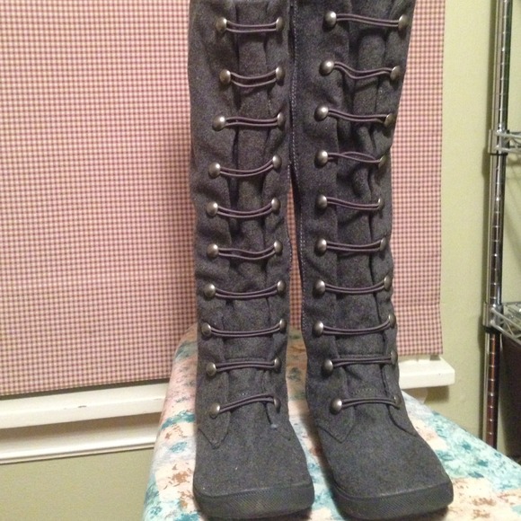 Knee high felt boots!!