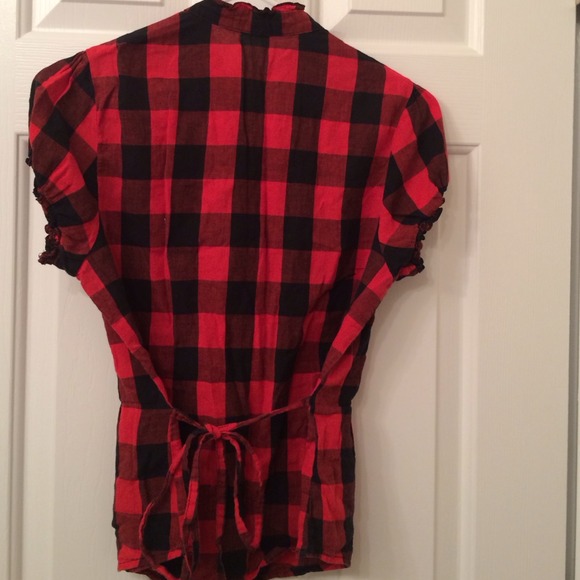🎀Plaid Button-Up Ruffle Top🎀 - Picture 2 of 2