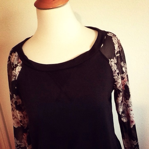 **SOLD** Light Knit Sweater Floral Chiffon Sleeves - Picture 2 of 4