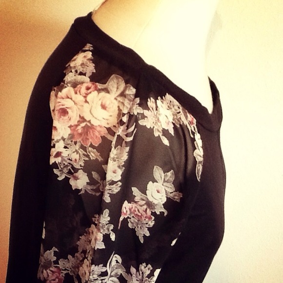 **SOLD** Light Knit Sweater Floral Chiffon Sleeves - Picture 3 of 4