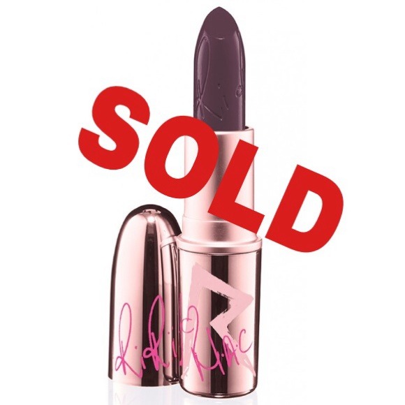 BNIB RiRi Hearts MAC lipstick in Talk That Talk
