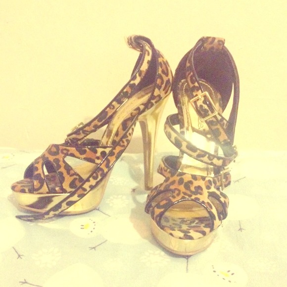 Animal print heels👠