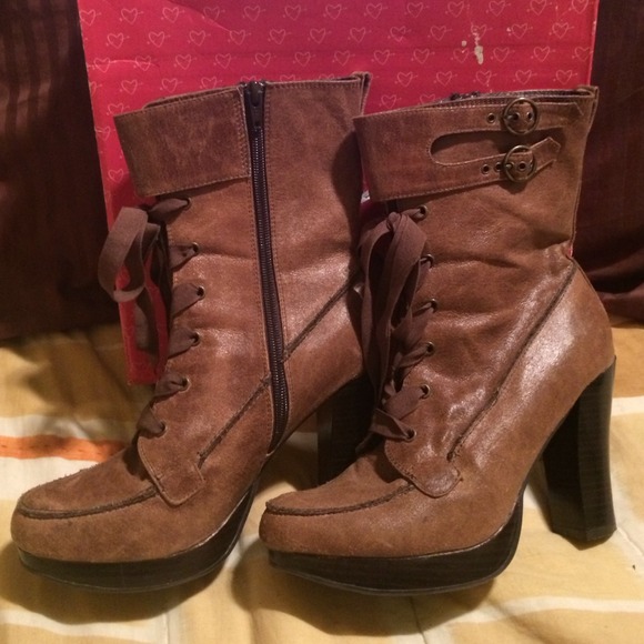 ***sold**Qupid brown boots size 9