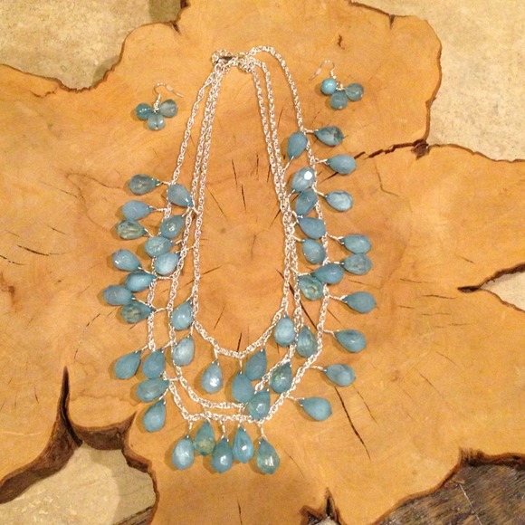 🌟"NEW" beautiful silver 3 strand w/turquoise bead