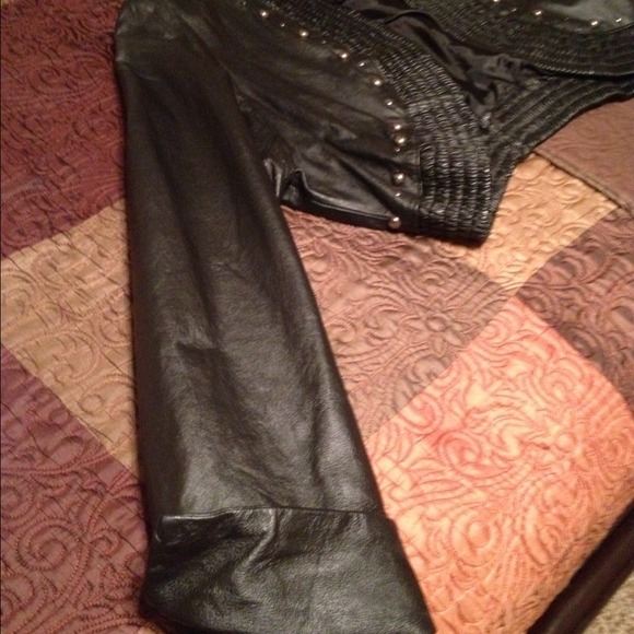 Leather jacket - Picture 2 of 3