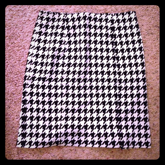 Houndstooth Pencil Skirt