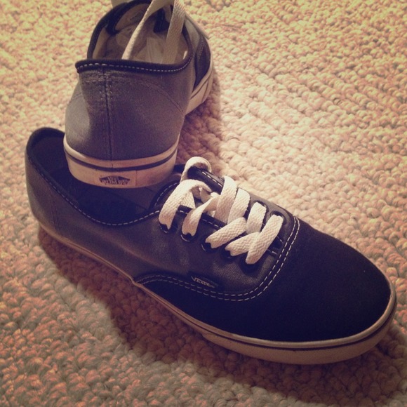 Vans Shoes - Vans off the wall