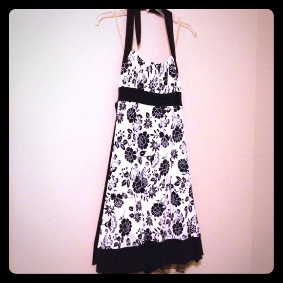 Black and white stretchy dress - Picture 1 of 3