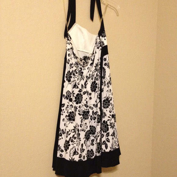 Black and white stretchy dress - Picture 2 of 3