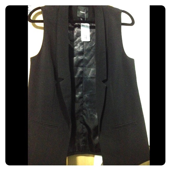 Black sleeveless Blazer