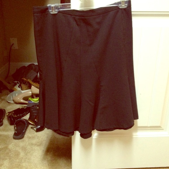 Black A line skirt - Picture 1 of 3