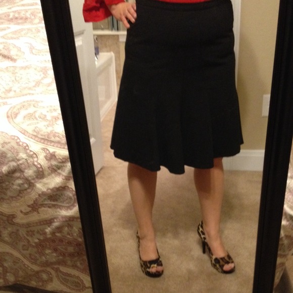 Black A line skirt - Picture 2 of 3