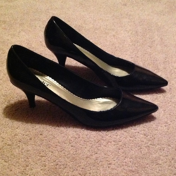 Black heels -like new