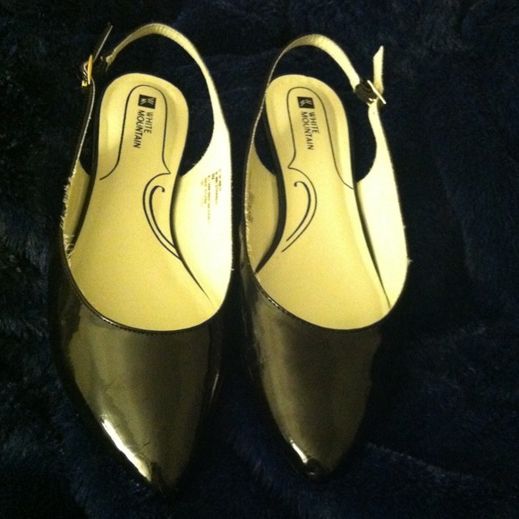 ☆★SOLD IN BUNDLE★☆Black sling backs & taupe top
