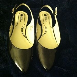 ☆★SOLD IN BUNDLE★☆Black sling backs & taupe top