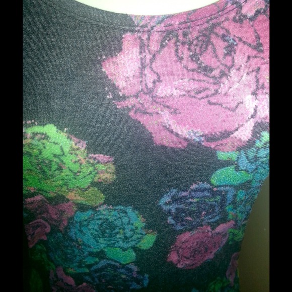Foral top - Picture 2 of 3