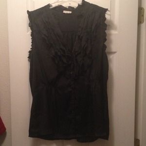 🎉 REDUCED! 🎉 Ruffle front shirt