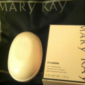 Timewise 3-in-1 Cleansing Bar (with soap dish)
