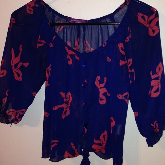 Cute sheer button top - Picture 2 of 4