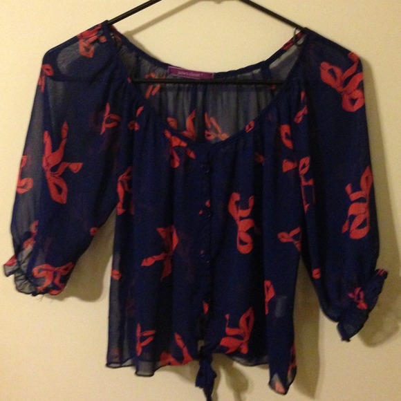 Cute sheer button top - Picture 4 of 4