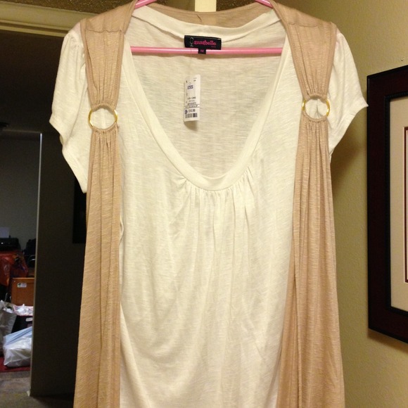 NWT Annabelle Top
