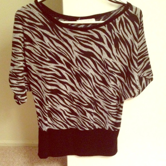 Zebra print top - Picture 1 of 2