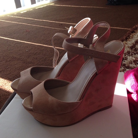 Nude Wedges - Picture 2 of 2