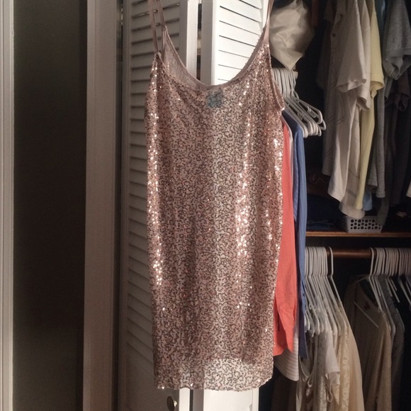 Sequin tank