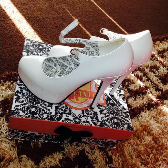 White Patten Leather - Picture 2 of 4