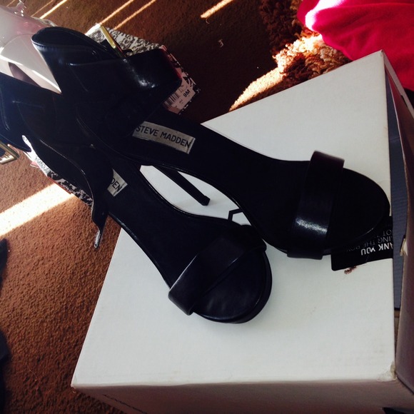 Steve Madden heels. 👠 - Picture 2 of 4