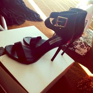Steve Madden heels. 👠