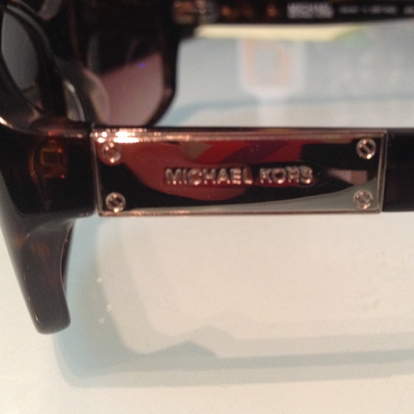 Michael kors sunglasses - Picture 2 of 2