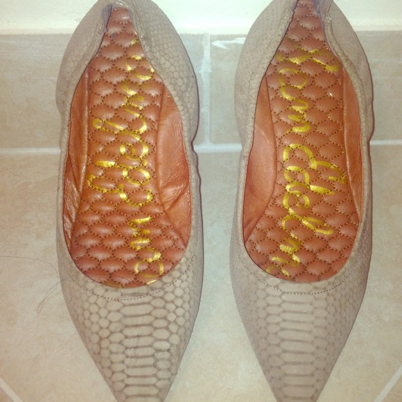 Sam Edelman beige flat