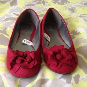 Bundle New never use.  Comfortable shoes.