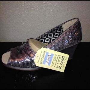 NWT Pewter Sequin TOMS