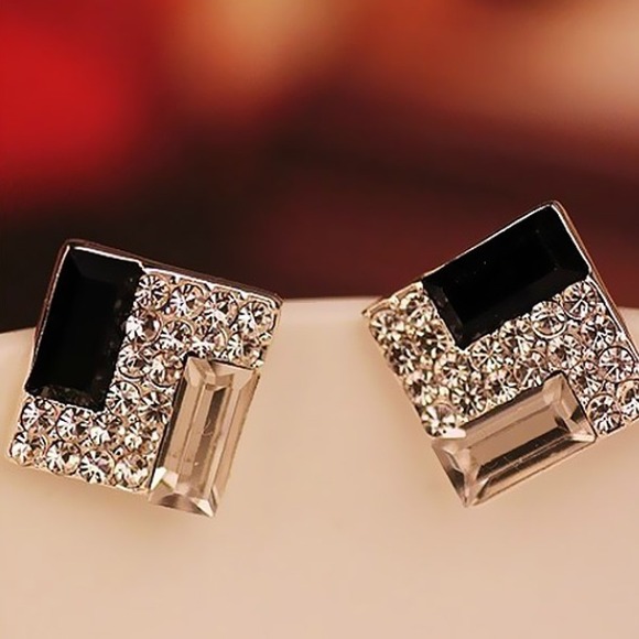 SOLD🚫Crystal Rhinestone Square Stud Earrings