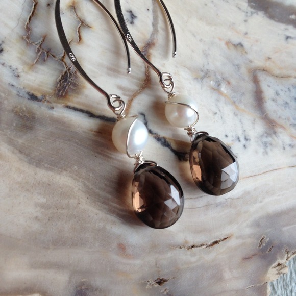 Handmade smokey quartz freshwater pearl earrings - Picture 3 of 4