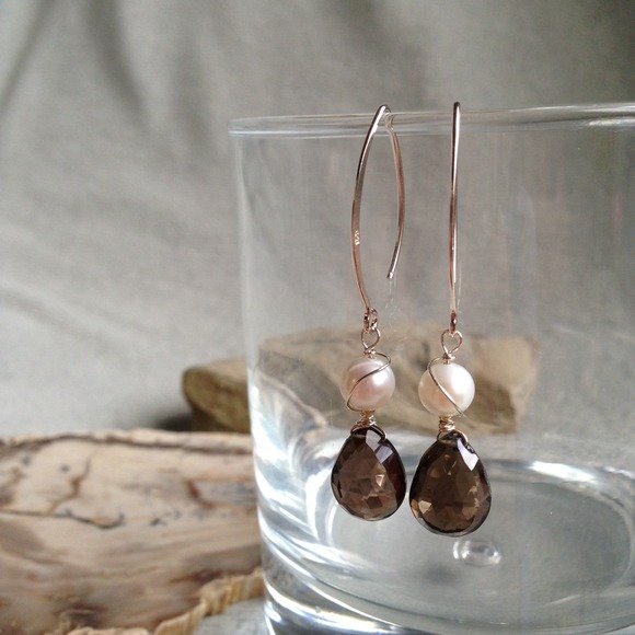 Handmade smokey quartz freshwater pearl earrings - Picture 4 of 4
